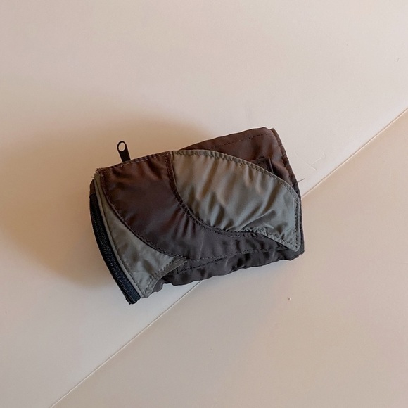 Flight 001 NWOT Athletic & traveler wrist wallet - Picture 2 of 9